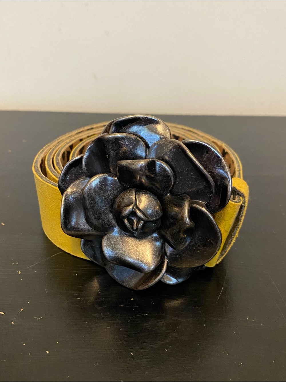 Betsey Johnson Pewter Camellia Flower Belt Buckle Yellow Womens XL BBP1151 - Picture 2 of 7